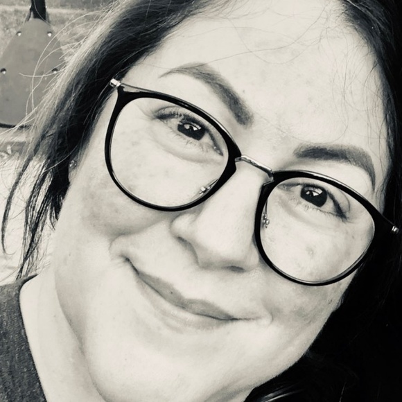 Meet your Posher, Yesenia - Picture 1 of 1